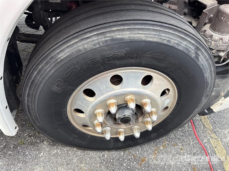 Freightliner Cascadia 113 Camiones portacoches
