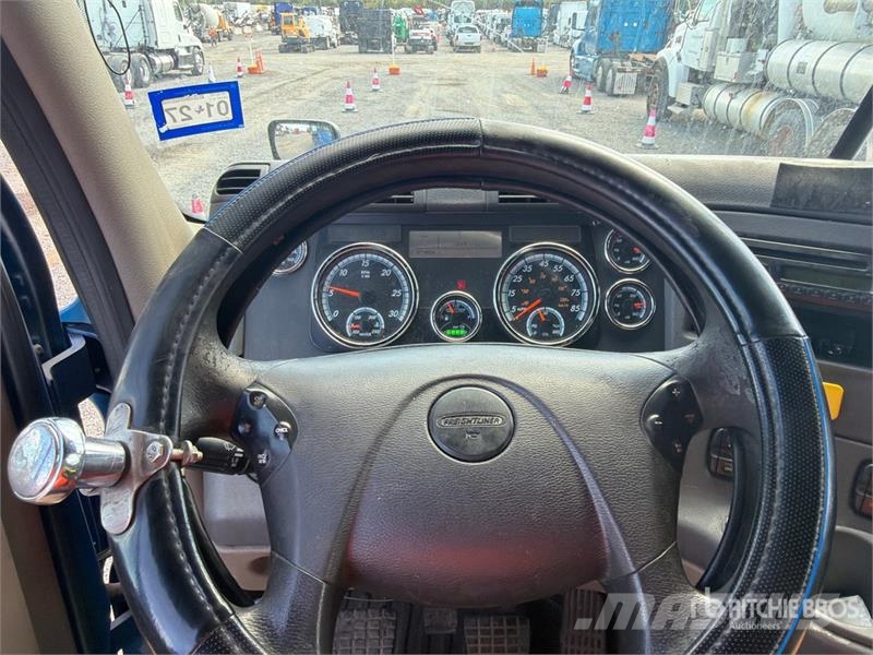 Freightliner Cascadia 125 6x4 T/A Sleeper Truck Tractor Vilcēji