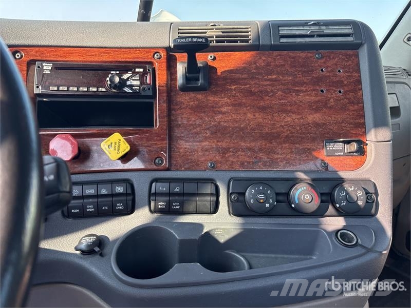 Freightliner Cascadia 113 Camiones portacoches