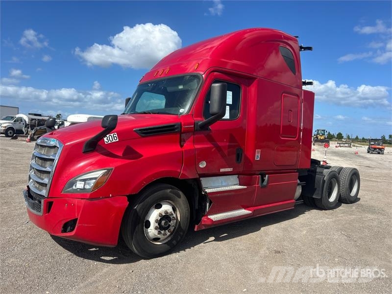 Freightliner Cascadia 126 6x4 T/A Sleeper Truck Tractor Nyergesvontatók