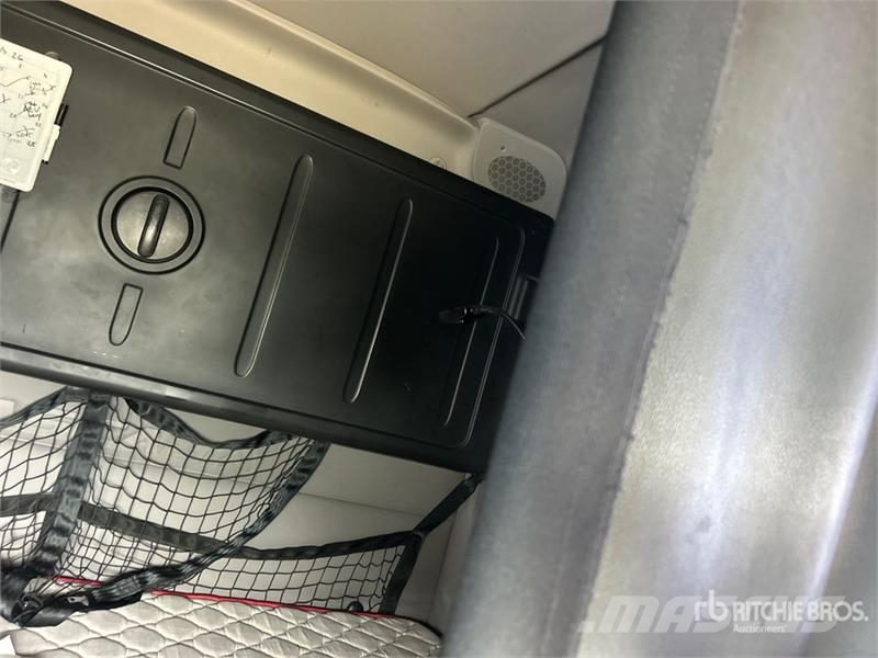 Freightliner Cascadia 126 6x4 T/A Sleeper Truck Tractor (Inoper Motrici e Trattori Stradali