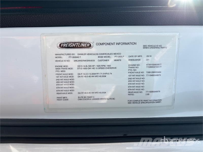 Freightliner Cascadia 126 6x4 T/A Sleeper Truck Tractor Седельные тягачи