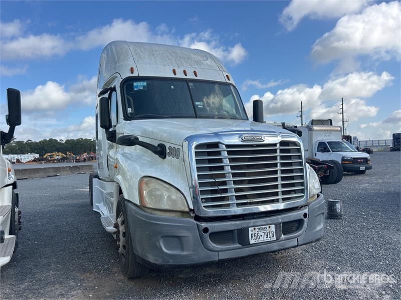 Freightliner Cascadia 125 6x4 T/A Sleeper Truck Tractor (Inoper Nyergesvontatók