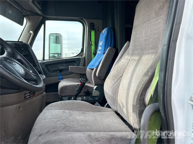 Freightliner Cascadia 125 6x4 T/A Sleeper Truck Tractor 曳引機組件