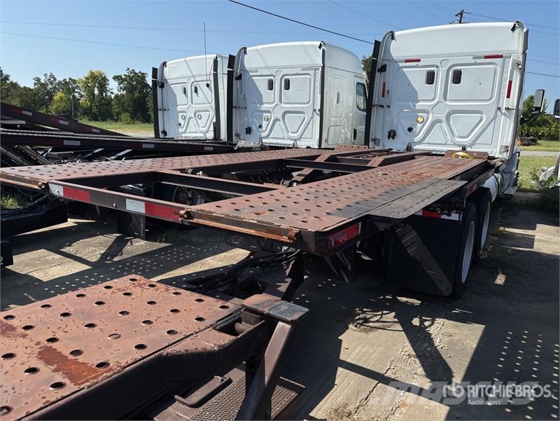 Freightliner Cascadia 113 6x4 Sleeper Car Carrier Truck Car carriers