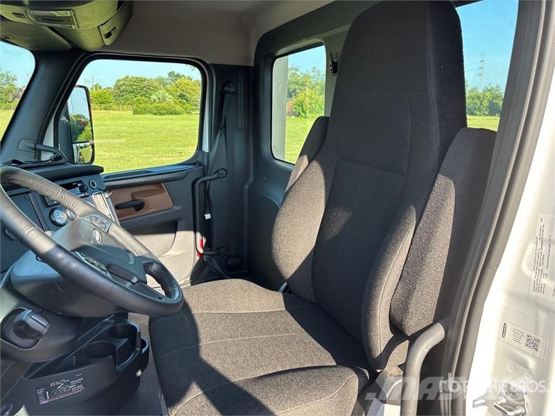 Freightliner Cascadia 116 4x2 Car Carrier Truck Biltransportbilar