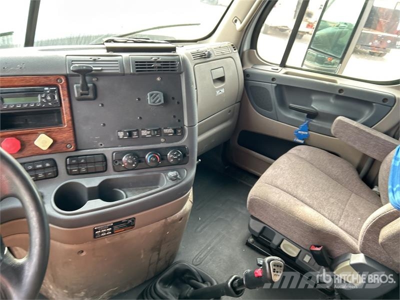 Freightliner Cascadia 125 6x4 T/A Sleeper Truck Tractor 曳引機組件
