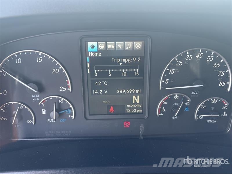 Freightliner Cascadia 126 T/A Sleeper Truck Tractor Tractor Units