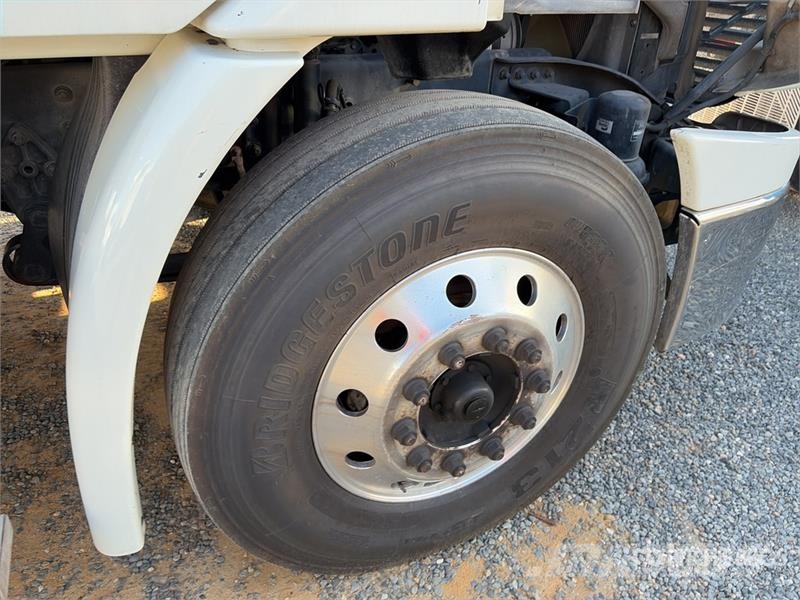 Freightliner Cascadia 113 Vetopöytäautot