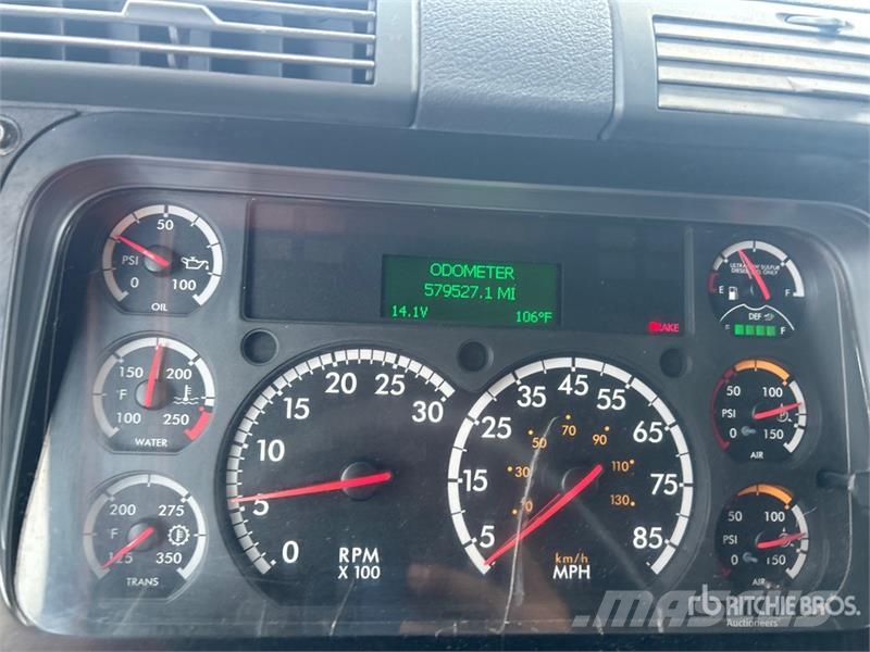 Freightliner Cascadia 125 6x4 T/A Sleeper Truck Tractor 中古トラクターヘッド | トレーラーヘッド