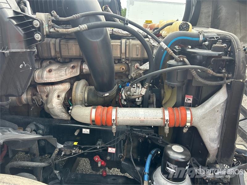 Freightliner Cascadia 126 6x4 T/A Sleeper Truck Tractor Vilcēji