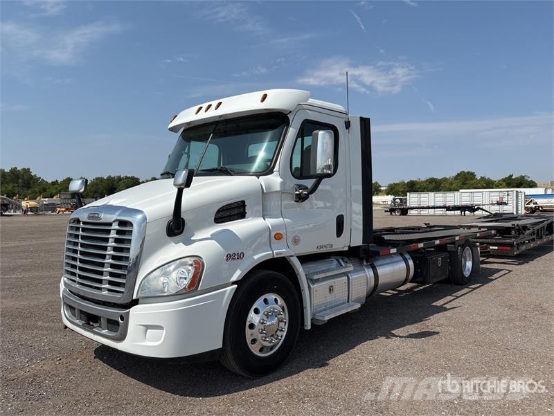 Freightliner Cascadia 113 Camiones portacoches