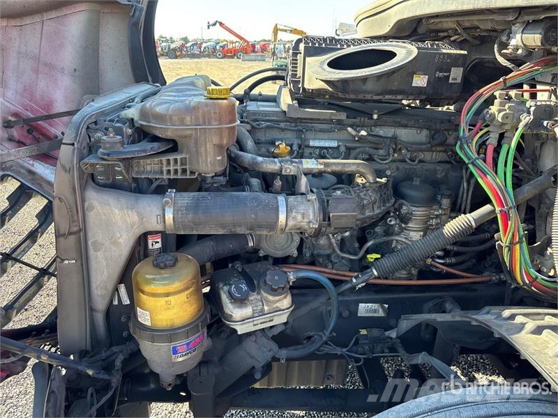 Freightliner Cascadia 126 6x4 T/A Sleeper Truck Tractor Sattelzugmaschinen