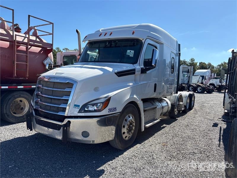 Freightliner Cascadia 126 8x4 Tri/A Sleeper Truck Tractor (Inop Tegljači