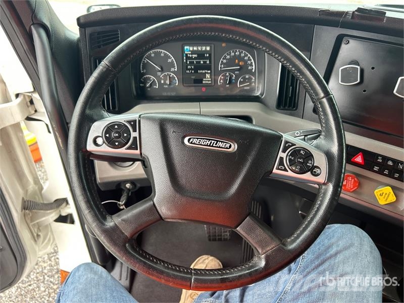 Freightliner Cascadia 126 6x4 T/A Sleeper Truck Tractor Vilcēji