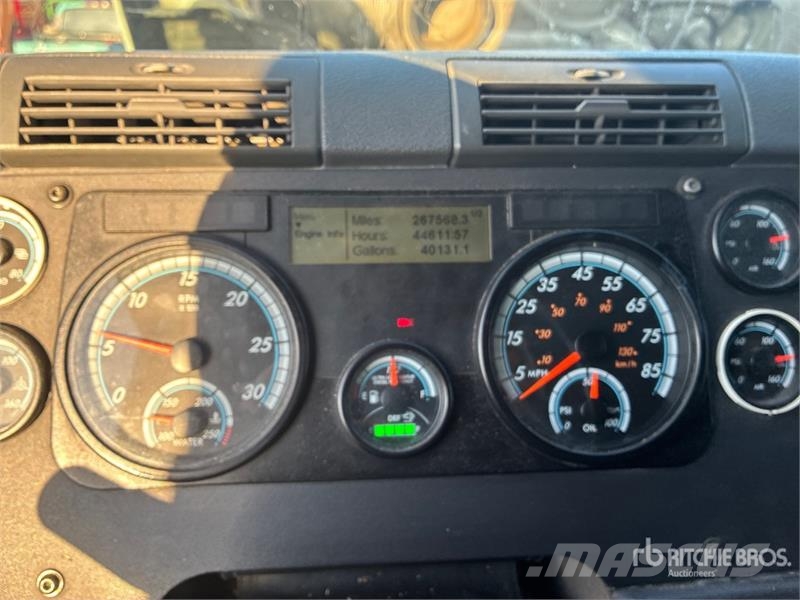Freightliner Cascadia 125 6x4 T/A Sleeper Truck Tractor Vilcēji
