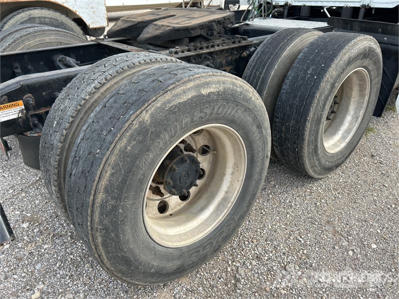 Freightliner Cascadia 125 6x4 T/A Sleeper Truck Tractor 曳引機組件