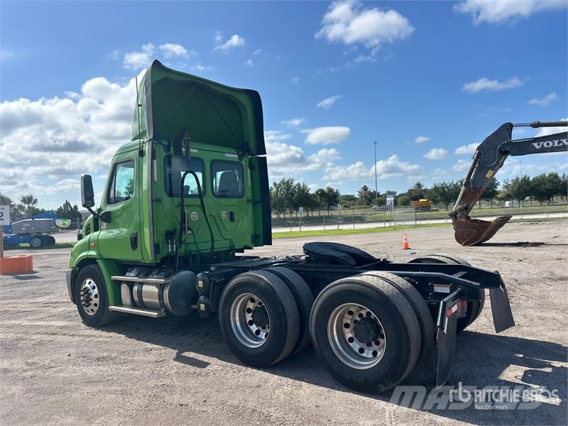 Freightliner Cascadia 113 中古トラクターヘッド | トレーラーヘッド
