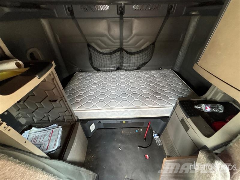 Freightliner Cascadia 125 6x4 T/A Sleeper Truck Tractor Tegljači