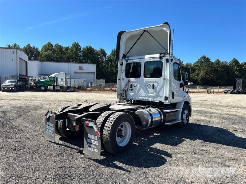 Freightliner Cascadia 113 Vilcēji
