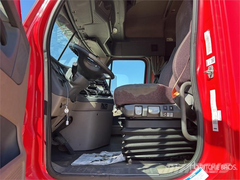 Freightliner Cascadia 125 6x4 6x4 T/A Sleeper Truck Tractor Седельные тягачи
