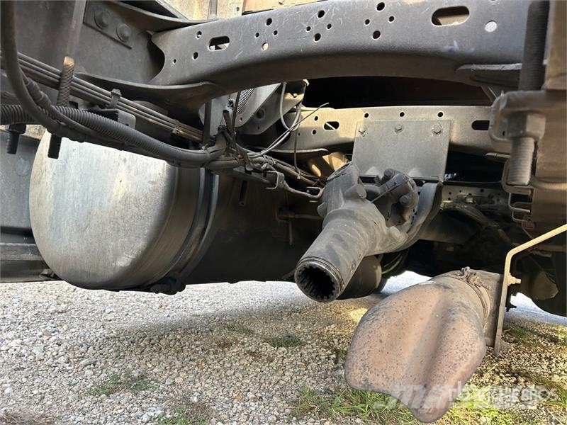 Freightliner Cascadia 6x4 T/A Sleeper Truck Tractor (Inoperable Trekkvogner