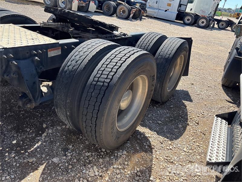 Freightliner Cascadia 125 6x4 T/A Sleeper Truck Tractor (Inoper Motrici e Trattori Stradali