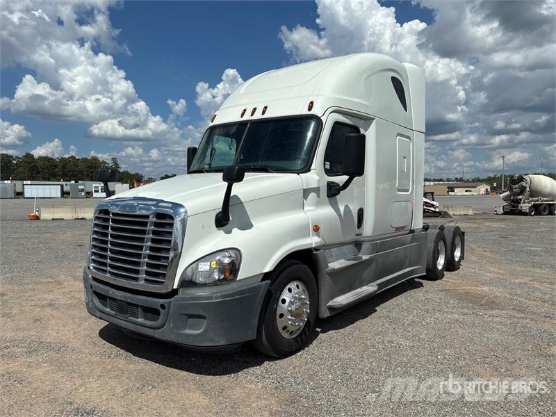 Freightliner Cascadia 125 6x4 T/A Sleeper Truck Tractor Dragbilar