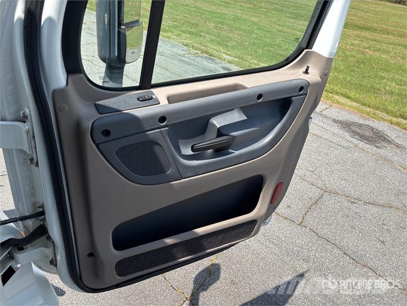 Freightliner Cascadia 113 Camiones portacoches