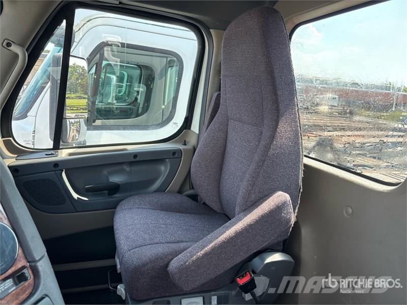 Freightliner Cascadia 113 Camiones portacoches