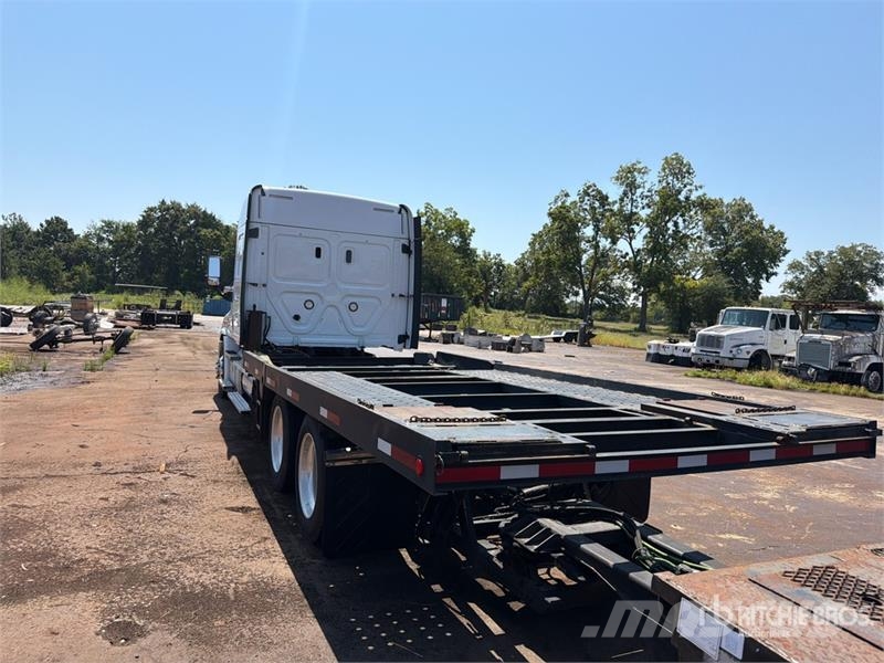 Freightliner Cascadia 113 6x4 Sleeper Car Carrier Truck Trasportatore per veicoli