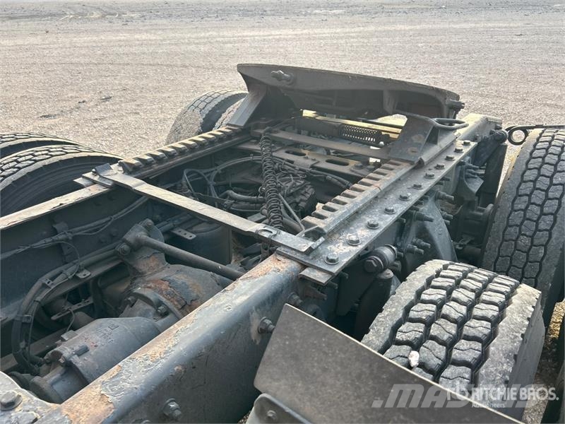 Freightliner Cascadia 6x4 T/A Sleeper Truck Tractor (Inoperable Trekkvogner