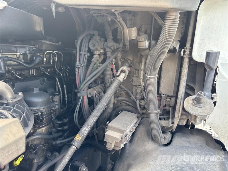 Freightliner Cascadia 125 6x4 T/A Sleeper Truck Tractor Naudoti vilkikai