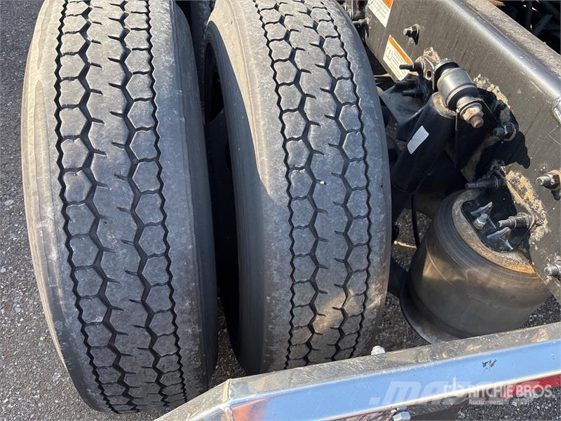 Freightliner Cascadia 126 6x4 T/A Sleeper Truck Tractor 트랙터 유닛