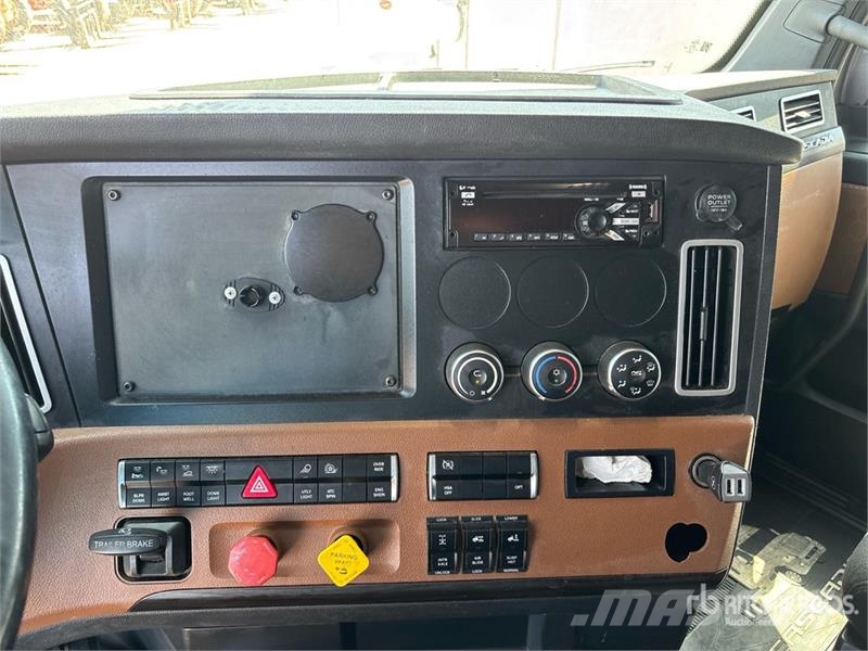 Freightliner Cascadia 126 6x4 T/A Sleeper Truck Tractor Prime Movers