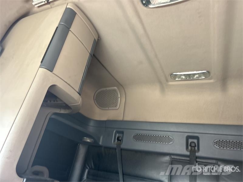 Freightliner Cascadia 125 6x4 T/A Sleeper Truck Tractor Trekkvogner