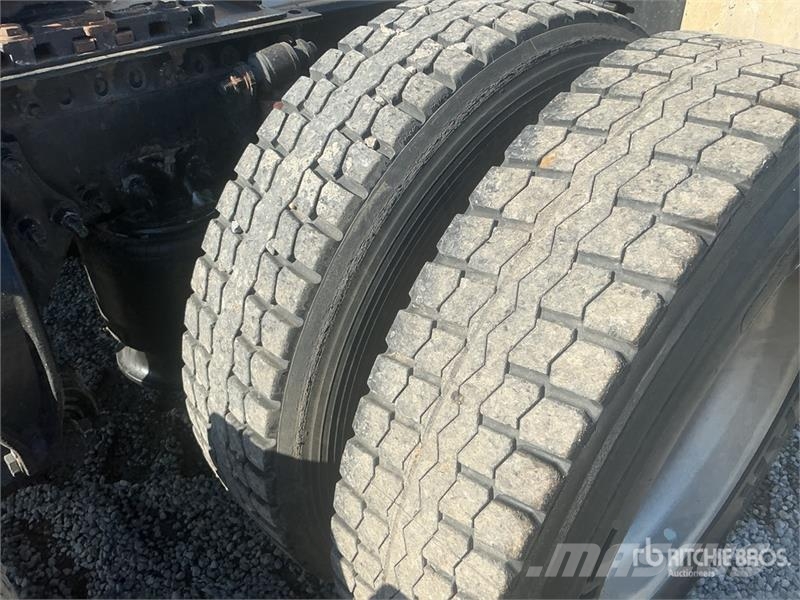 Freightliner Cascadia 125 6x4 T/A Sleeper Truck Tractor 中古トラクターヘッド | トレーラーヘッド