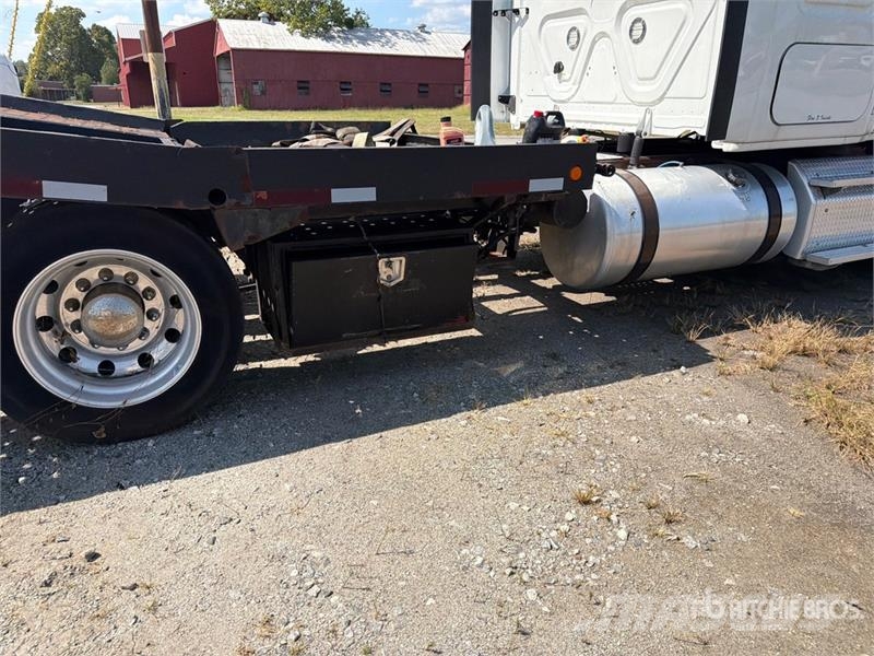 Freightliner Cascadia 113 6x4 Sleeper Car Carrier Truck Camiones portacoches
