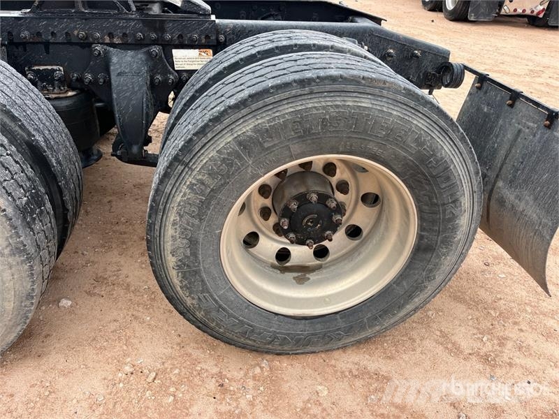 Freightliner Cascadia 125 6x4 T/A Sleeper Truck Tractor Sadulveokid