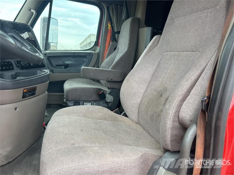 Freightliner Cascadia 125 6x4 T/A Sleeper Truck Tractor Sattelzugmaschinen