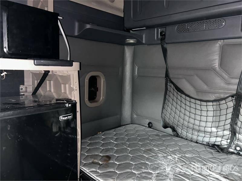 Freightliner Cascadia 125 6x4 T/A Sleeper Truck Tractor (Inoper Влекачи