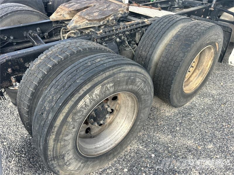 Freightliner Cascadia 125 6x4 T/A Sleeper Truck Tractor (Inoper وحدات الجر
