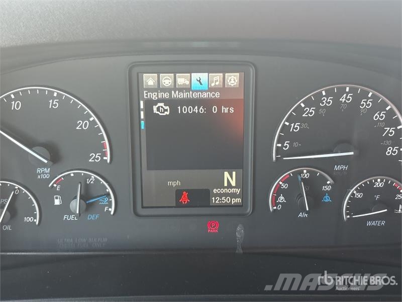 Freightliner Cascadia 126 T/A Sleeper Truck Tractor Tractor Units