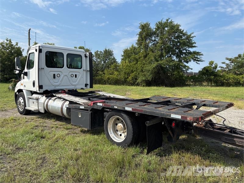 Freightliner Cascadia 113 Camiones portacoches