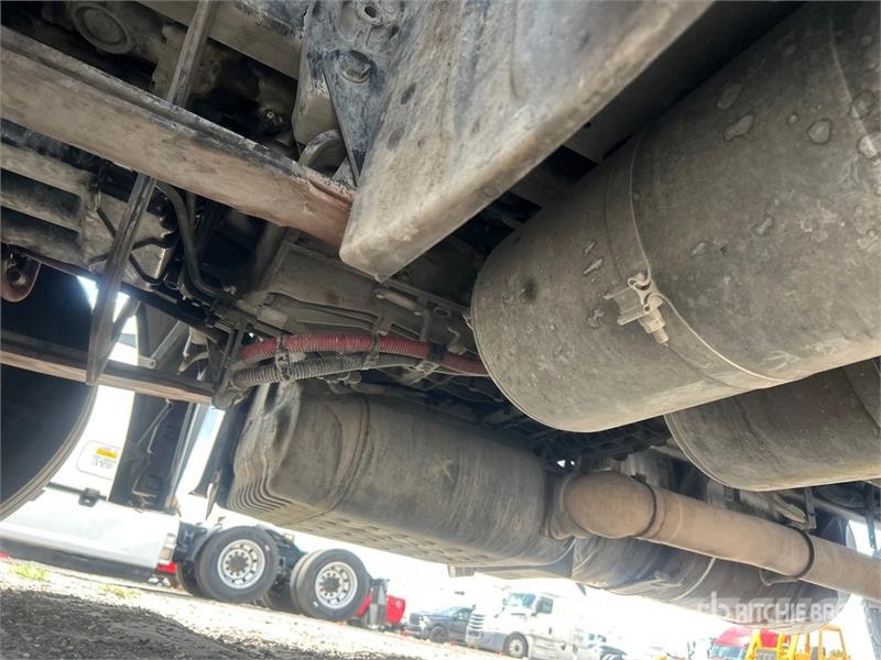 Freightliner Cascadia 125 6x4 T/A Sleeper Truck Tractor 中古トラクターヘッド | トレーラーヘッド