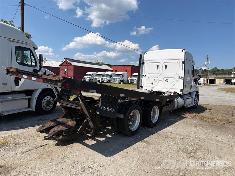 Freightliner Cascadia 113 6x4 Sleeper Car Carrier Truck Camiones portacoches