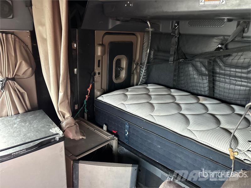 Freightliner Cascadia 125 6x4 T/A Sleeper Truck Tractor Sattelzugmaschinen