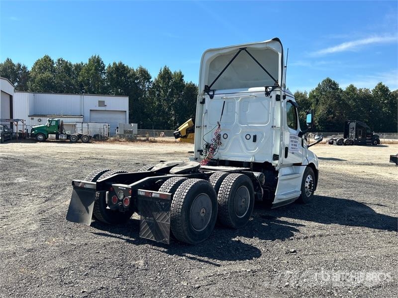Freightliner Cascadia 126 Vilcēji