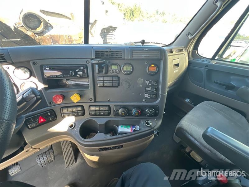 Freightliner Cascadia 6x4 T/A Sleeper Truck Tractor Vlačilci