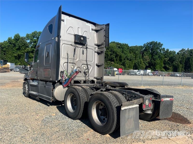 Freightliner Cascadia 126 6x4 T/A Sleeper Truck Tractor Vlačilci